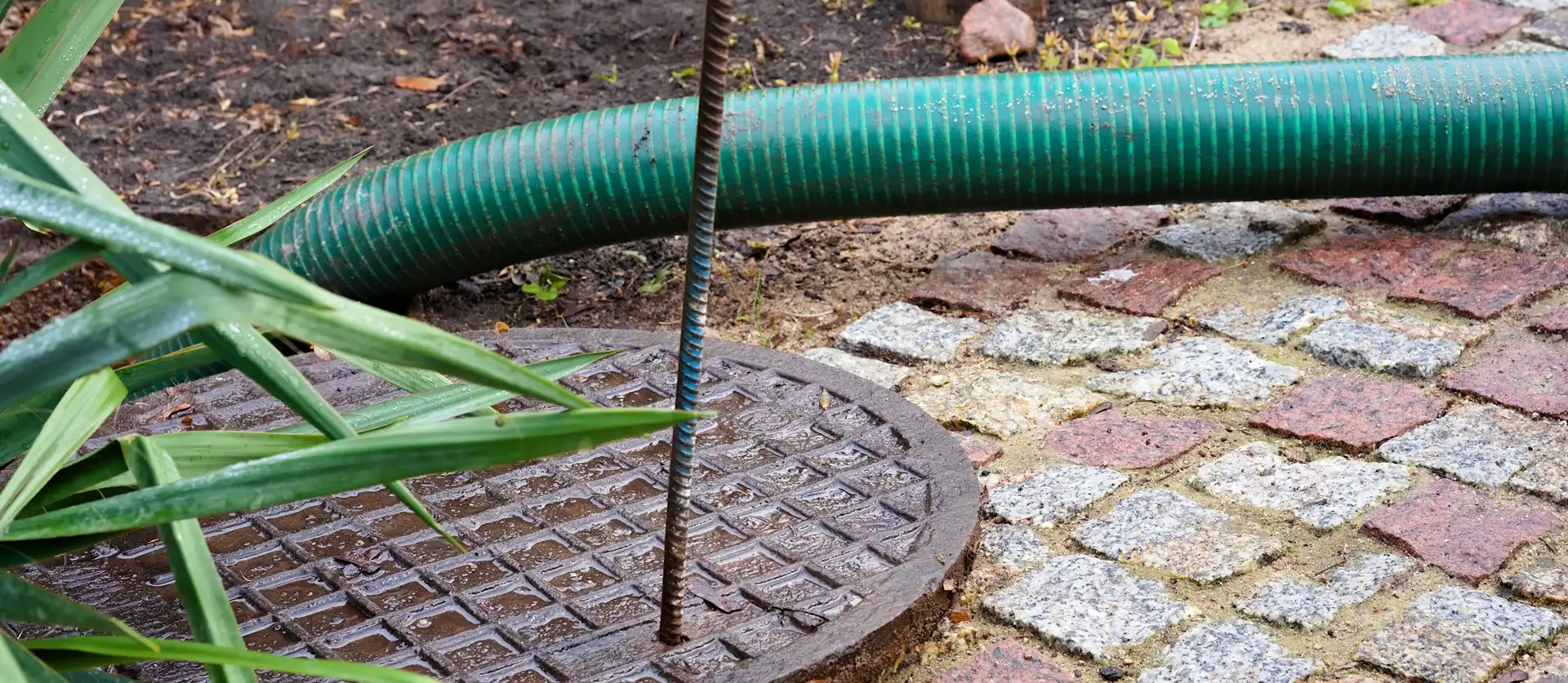 Jak udrożnić rurę do szamba? Sprawdzone metody i porady